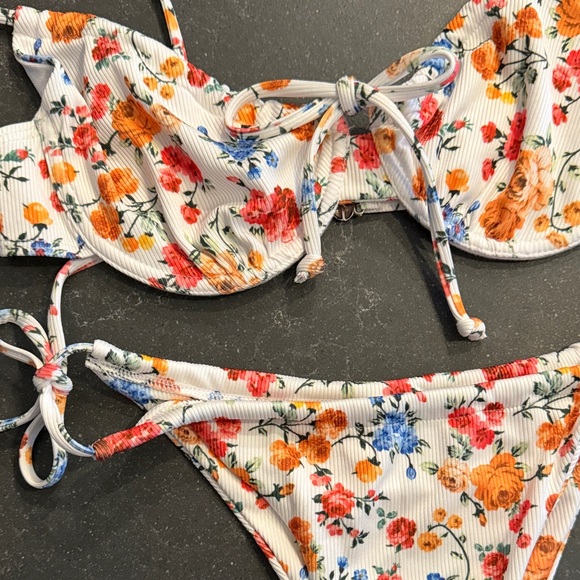 Floral Bikini Set - Picture 4 of 6